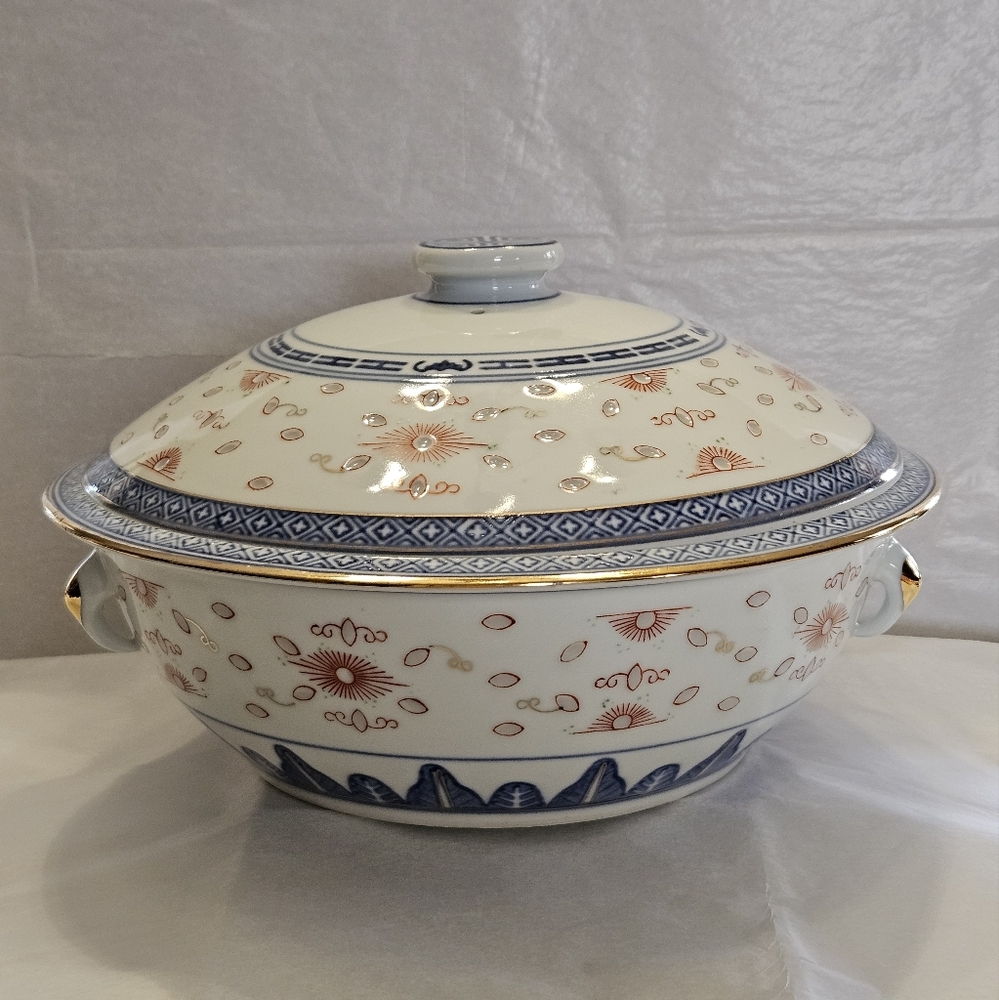 Jingdezhen Rice Ware - Gilded Casserole with Lid.